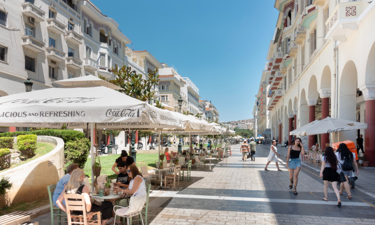 GRČKA GORI! Srpski turisti na udaru vrelog talasa , stiže "termalna kupola" i paklenih 43 stepena!