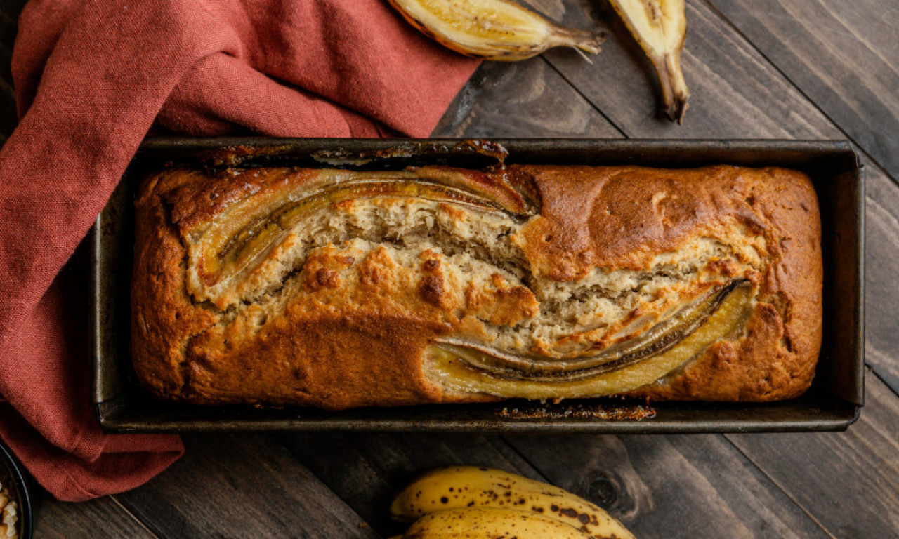 TREBAJU VAM SAMO 2 BANANE I MALO VOLJE Evo kako da napravite banana hleb koji nestaje za 5 minuta!