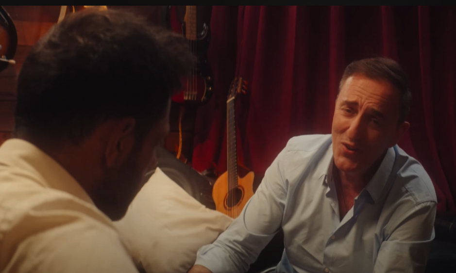 CEO REGION ODUŠEVIO SNIMAK SERGEJA KAKO PEVA SA ULIČNIM PEVAČEM Sada je snimio duet sa njim - evo kako zvuči (VIDEO)