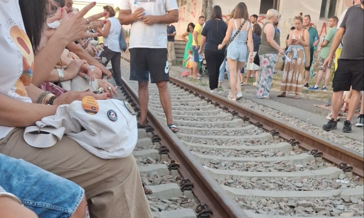 PONOVO BLOKIRANA PRUGA BEOGRAD-BAR: Železnički saobraćaj u prekidu!