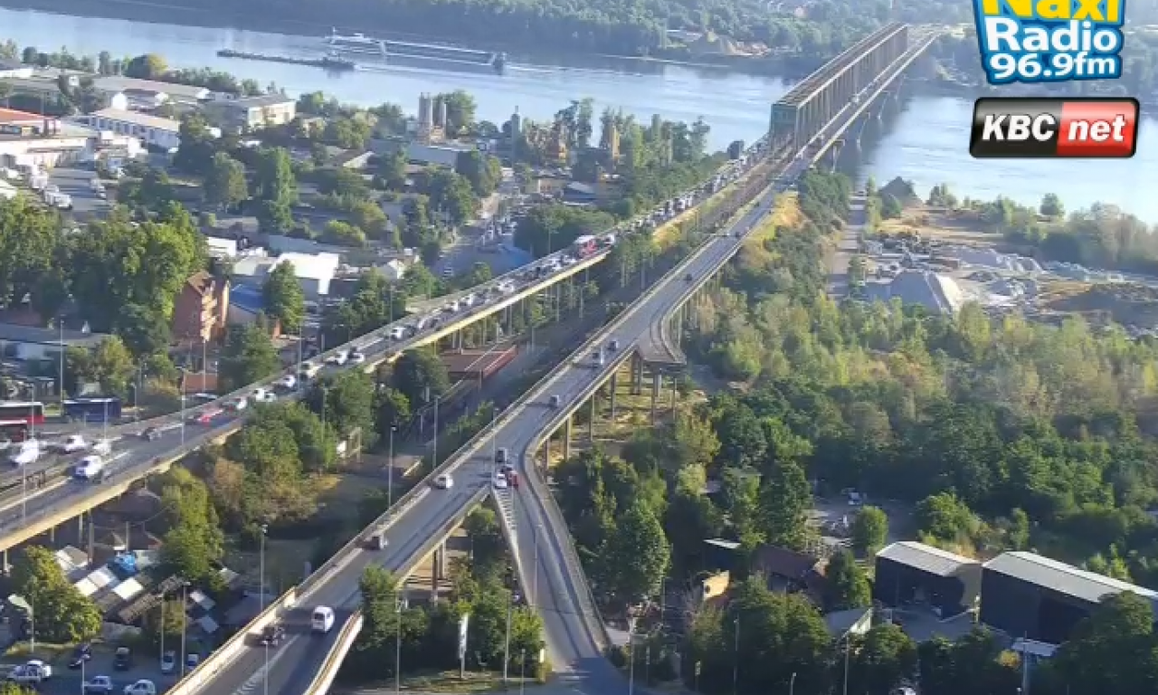 NAJAVLJENA JE TOTALNA BLOKADA, A OVAKO IZGLEDA SAOBRAĆAJ U BEOGRADU Ako sad krećete na posao - ovo ćete zateći (FOTO)