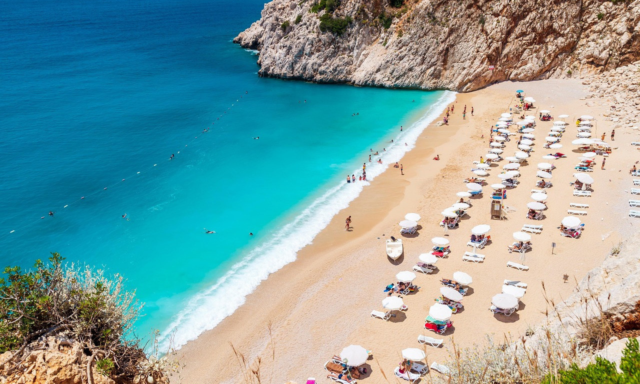 UPOZORENJE ZA SVE KOJI DOLAZE NA OVU GRČKU PLAŽU Jedna stvar pravi problem kupačima, može vas koštati života (VIDEO)