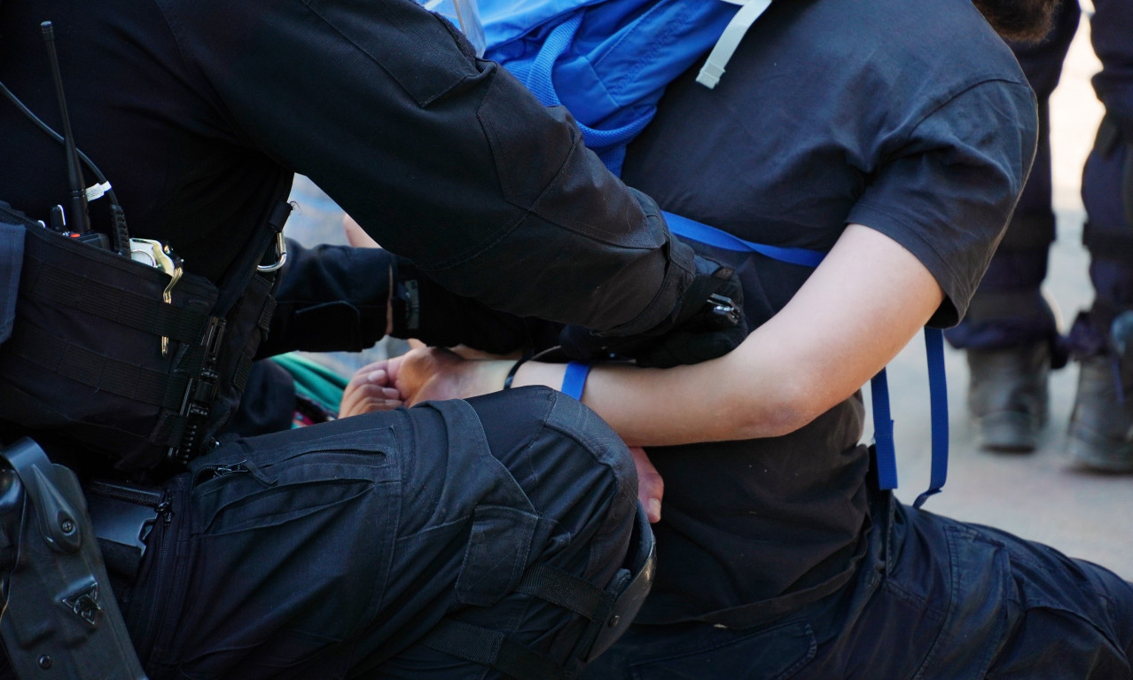 JOŠ DVOJICA BLOKADERA U PRITVORU ZBOG NAPADA NA POLICAJCE! Haos posle protesta u Užicu