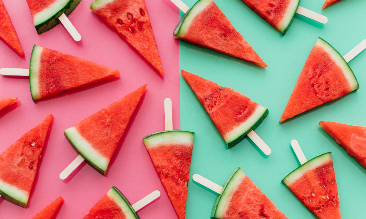 NAJBOLJI DOMAĆI SLADOLED KOJI OSVEŽAVA BOLJE I OD KLIME Sadrži samo prirodne sastojke, a pravi se za tili čas