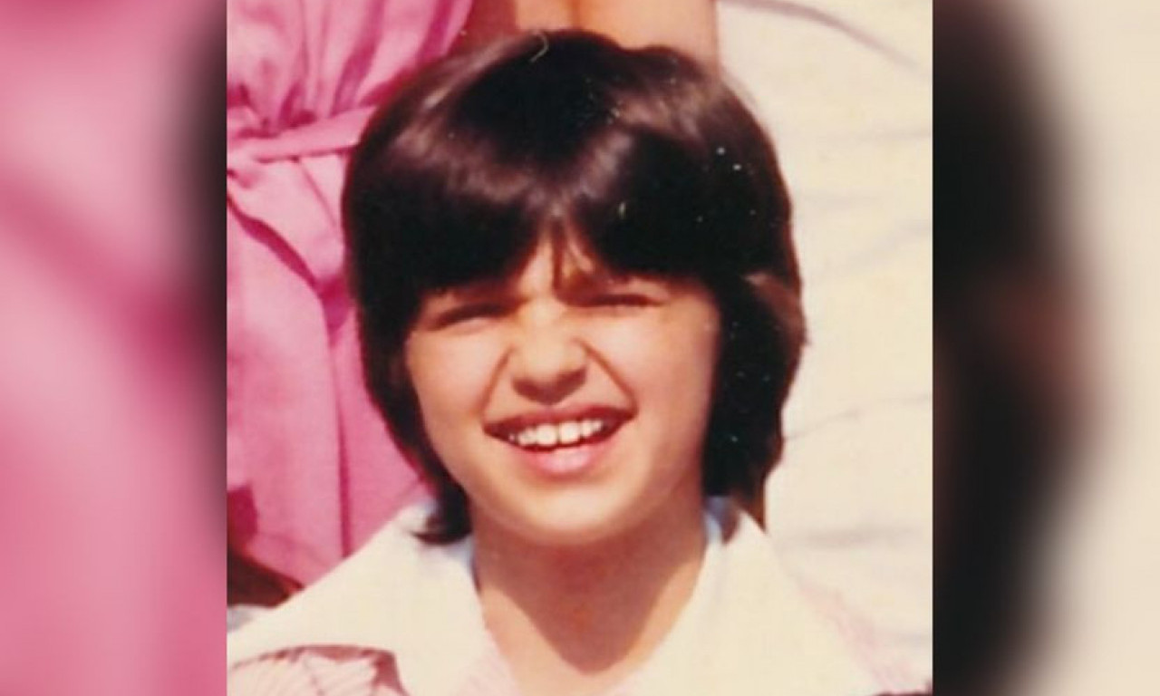 DA LI PREPOZNAJETE OVU DEVOJČICU? Danas slavi 53. rođendan, a njene hitove svi obožavaju!