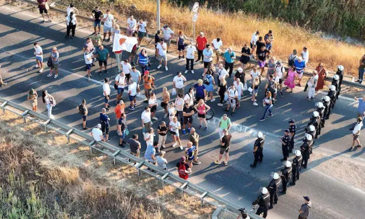 OVAKO JE ŽANDARMERIJA SAČUVALA AUTO-PUT Oko 200 građana uspelo da blokira samo magistralu Čačak-Užice (FOTO)