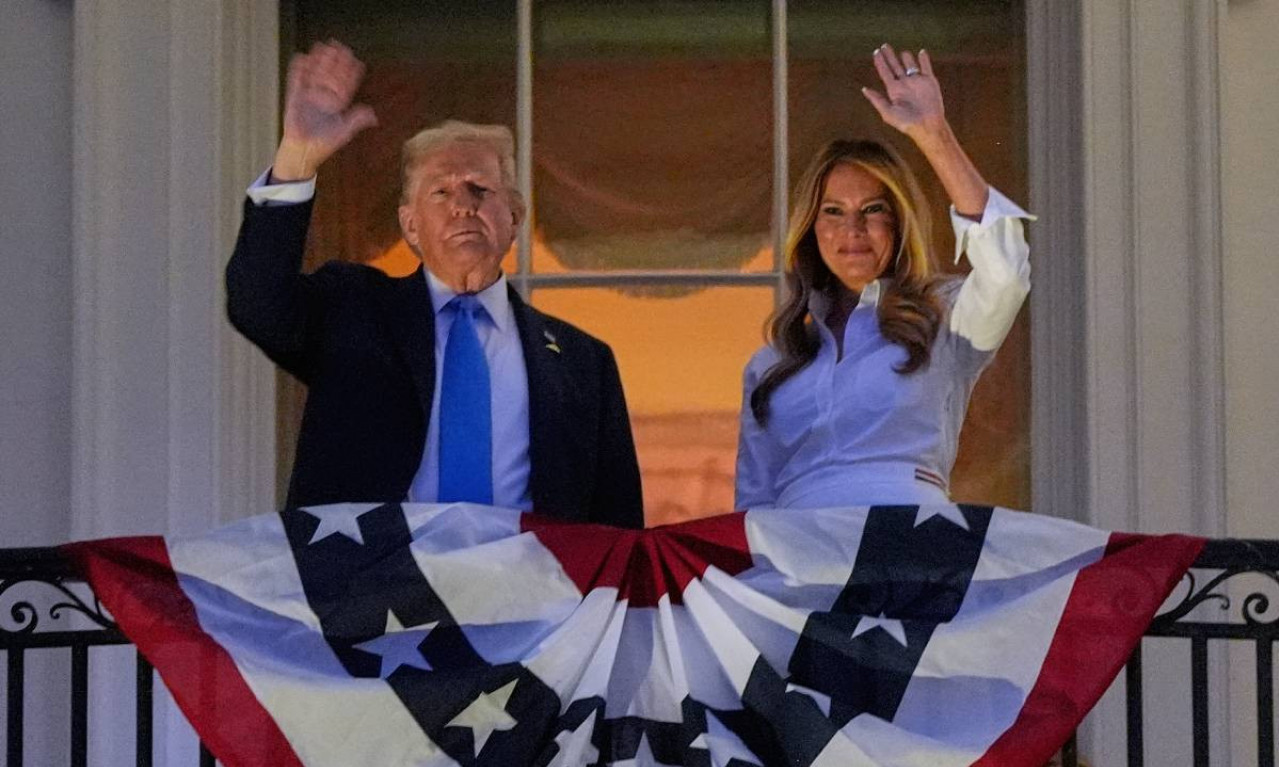 KOLIKO ZARAĐUJE I ŠTA SVE POSEDUJE DONALD TRAMP Zamantaće vam se od čuvenih kompanija i nekretnina koje ima u džepu
