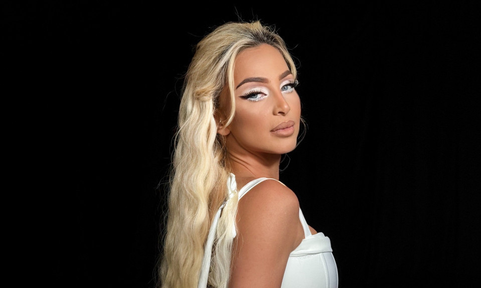 MAJA BEROVIĆ URADILA ŠTO NIKO NIJE! Bez ijedne najave objavila nove pesme i "raznela", poslušajte njenu pesmu "Putin"