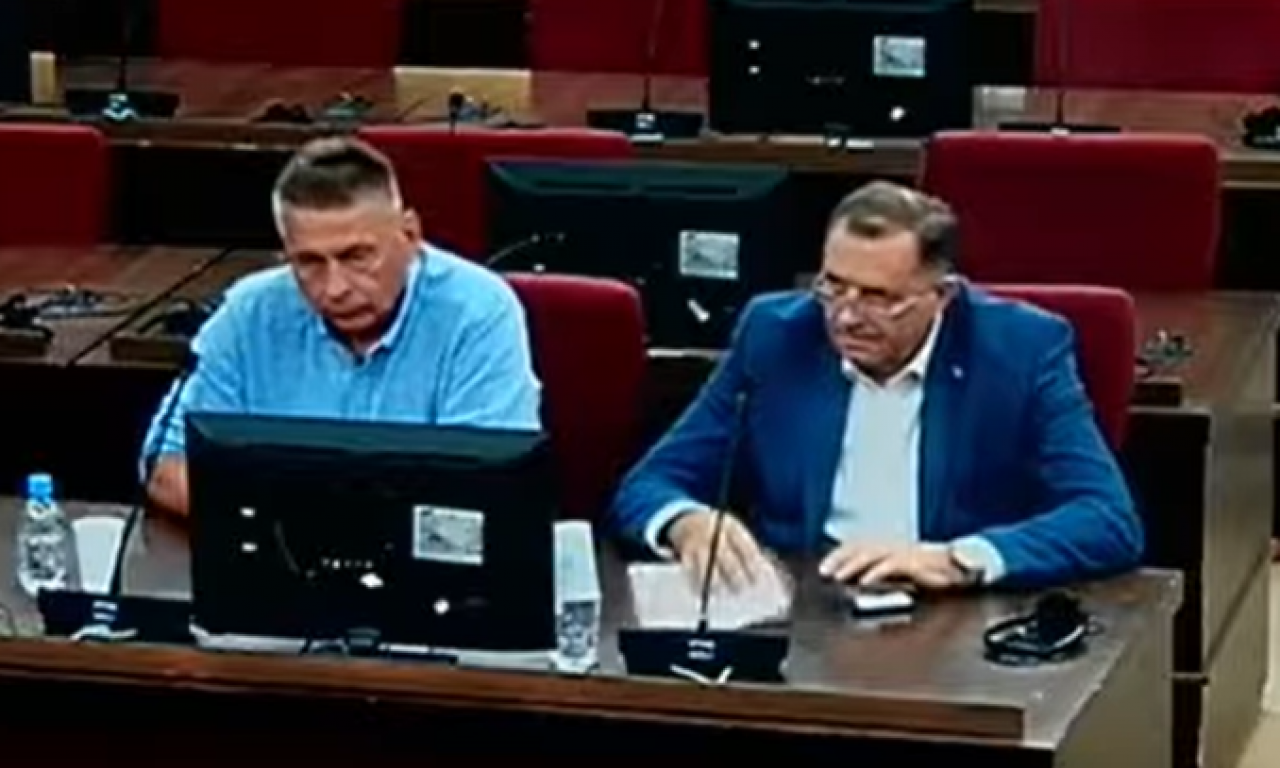 POJAVIO SE SNIMAK IZ SUDA: Dodik na ročištu na kom mu je ukinut pritvor! (VIDEO)