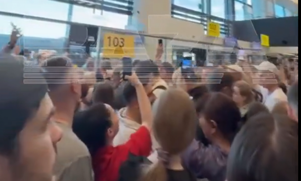"SVI LETOVI SU ODLOŽENI I NEĆETE PUTOVATI DVA DANA!" Napad dronovima paralisao Rusiju - pogledajte ovaj haos (VIDEO)