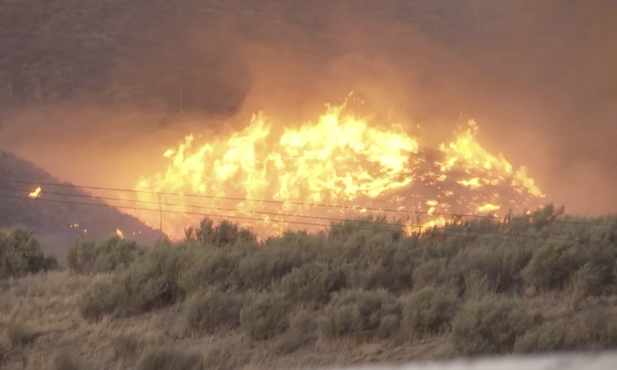 APOKALIPTIČNO U FRANCUSKOJ! Vatrena stihija guta šumu - 200 vatrogasaca na terenu (VIDEO)