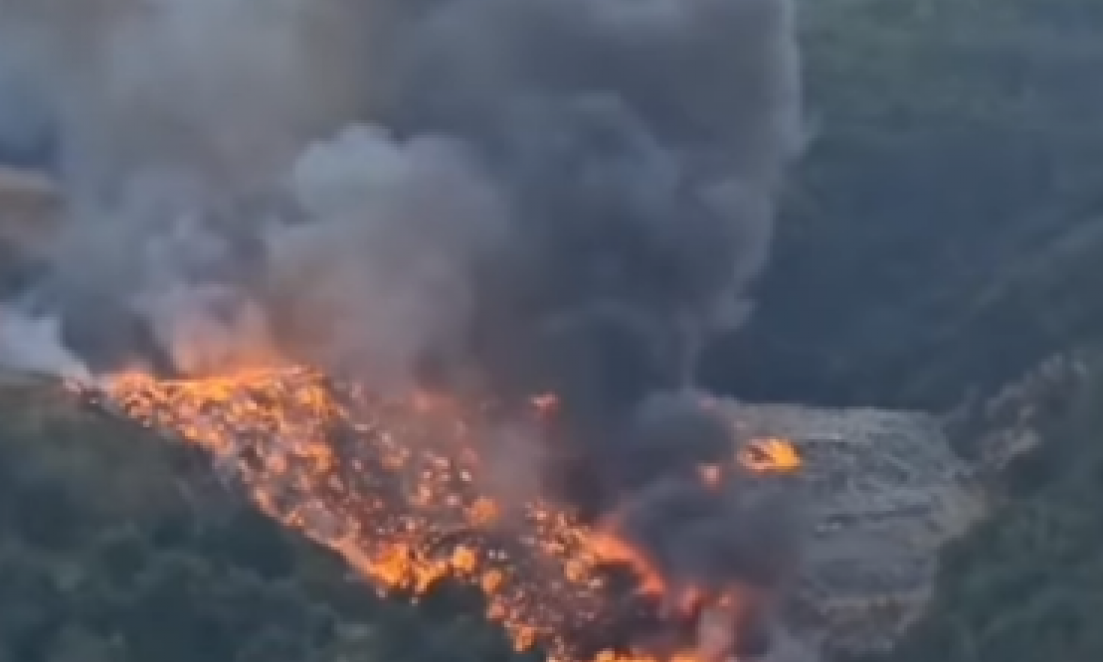 POŽAR NADOMAK KUĆA U ZAPADNOJ SRBIJI Gori rastinje pored seoskog domaćinstva kod Užica (VIDEO)