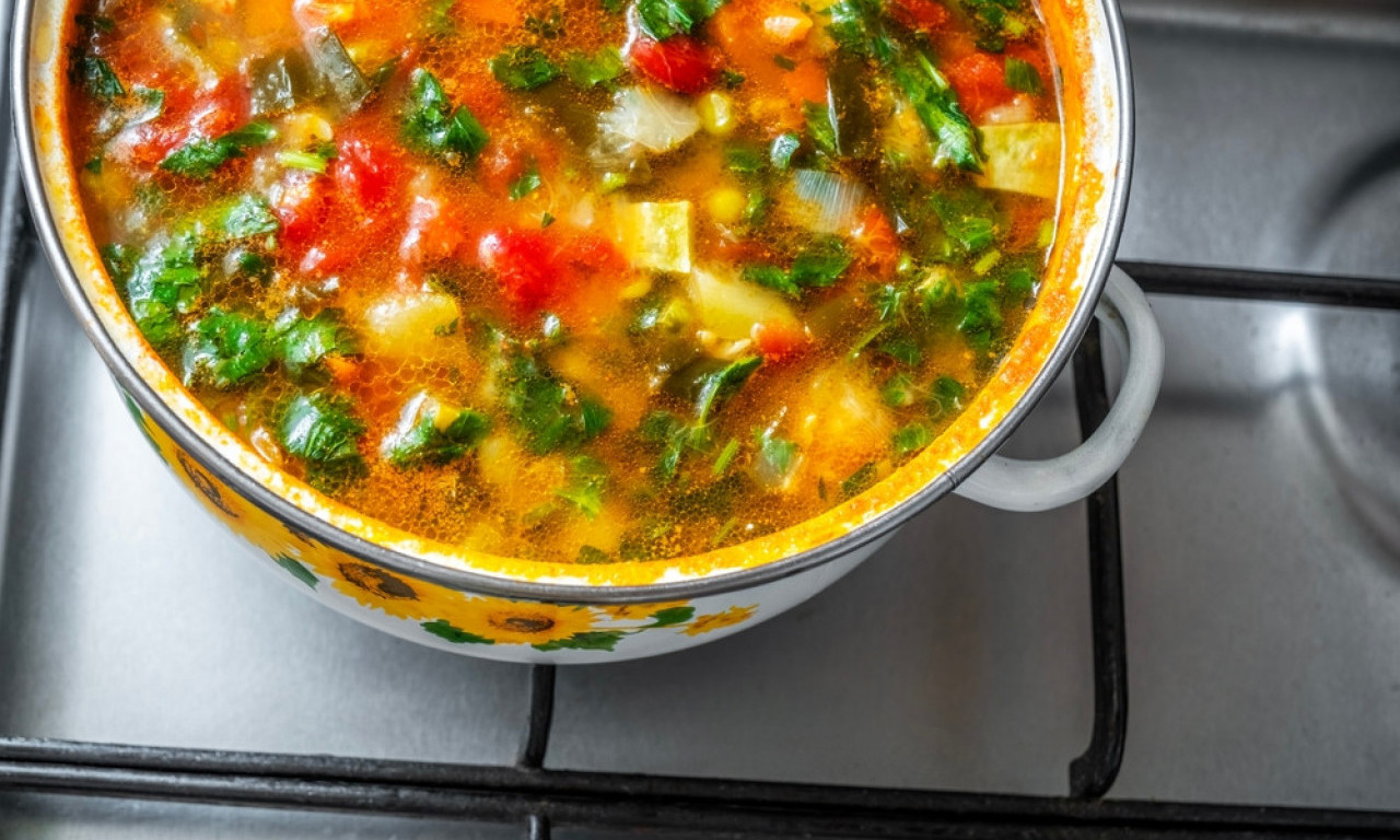 STARINSKI RECEPT ZA POSNU ČORBU Laka, jeftina i puna ukusa – idealna za svaki dan!