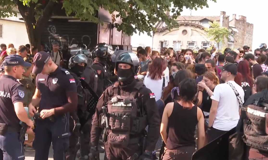 POLICIJA SPREČAVA BLOKADU TERAZIJSKOG TUNELA Prohodne ključne raskrsnice - ali ovim delom grada ne možete (VIDEO)
