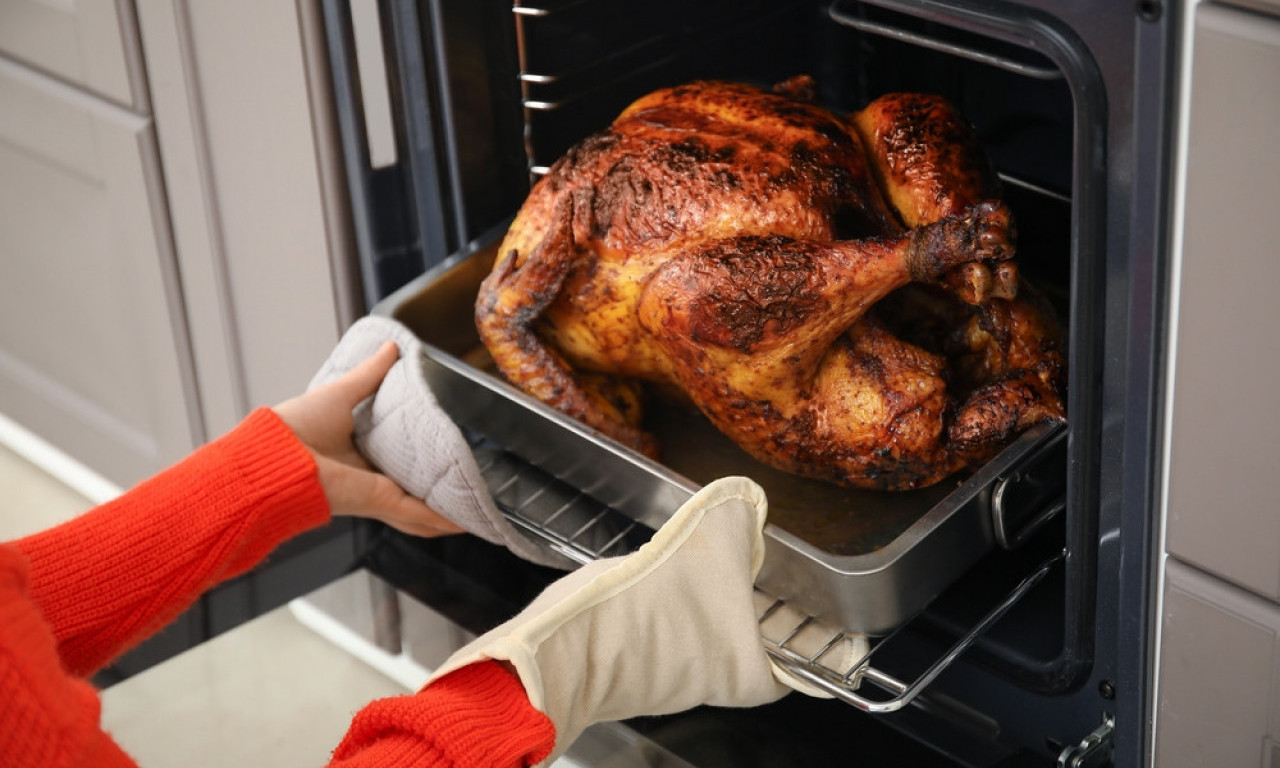 TAJNA SAVRŠENO PEČENOG PILETA Evo koliko se tačno peče da bude sočno a kožica hrskava