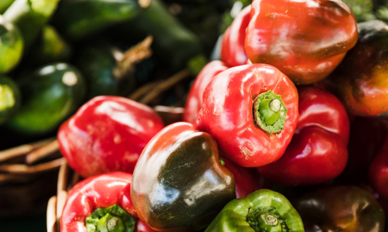 ZA ZDRAVE I RODNE PAPRIKE Prirodna prihrana od 3 sastojka iz kuhinje – bez hemije, a deluje kao čudo!