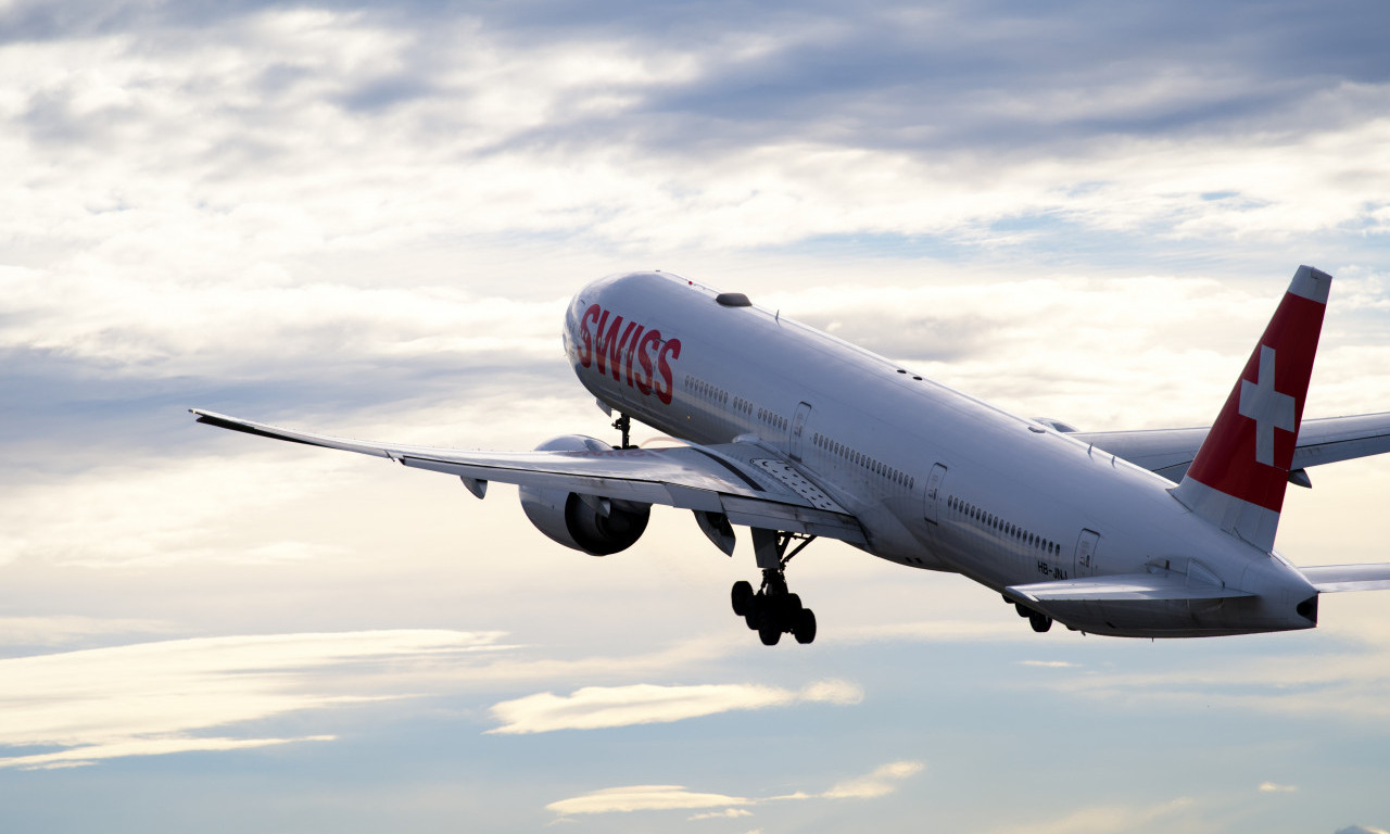 AVION KOJI JE KRENUO SA AERODROMA "NIKOLA TESLA" HITNO PREUSMEREN Trebalo je da sleti u Cirih, ali...