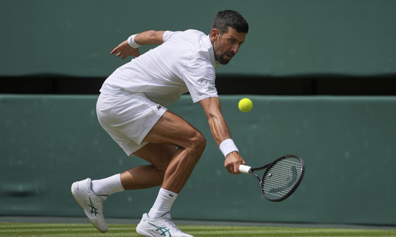 VEČERAS LEŽEMO KASNIJE! Evo kada igra Novak Đoković i gde možete gledati prenos uživo