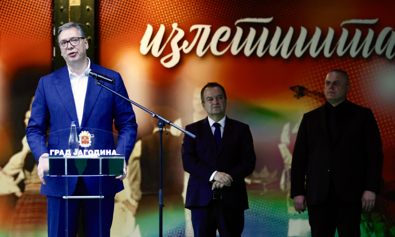 VUČIĆ U JAGODINI Predsednik o nepoznatim razgovorima i susretima sa Draganom Markovićem Palmom!  Prikazana bista!