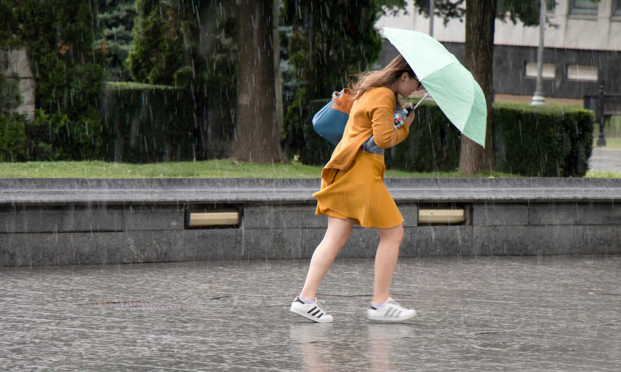 STIŽE NEVREME! Beograd neka se spremi! Iz RHMZ upozoravaju: Očekujte pljuskove i grmljavinu