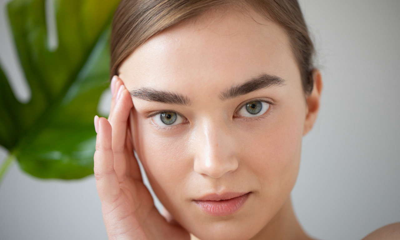 GUSTE OBRVE SU OPET U MODI! Evo kako da ih prirodno pojačate kod kuće, bez skupih tretmana