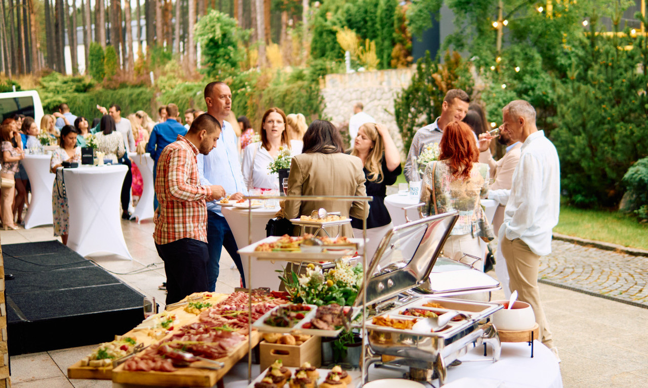 ZLATIBORSKO LETO OTVORENO U STILU Mona Plaza okupila prijatelje, porodice i partnere na događaju koji se pamti