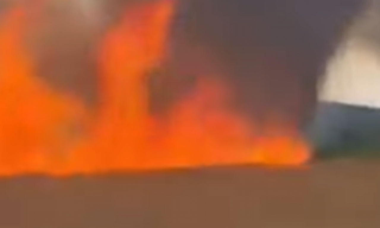 GORI I NA STAROJ PLANINI: Uznemirujući snimak plamena koji se širi poljem pšenice! (VIDEO)