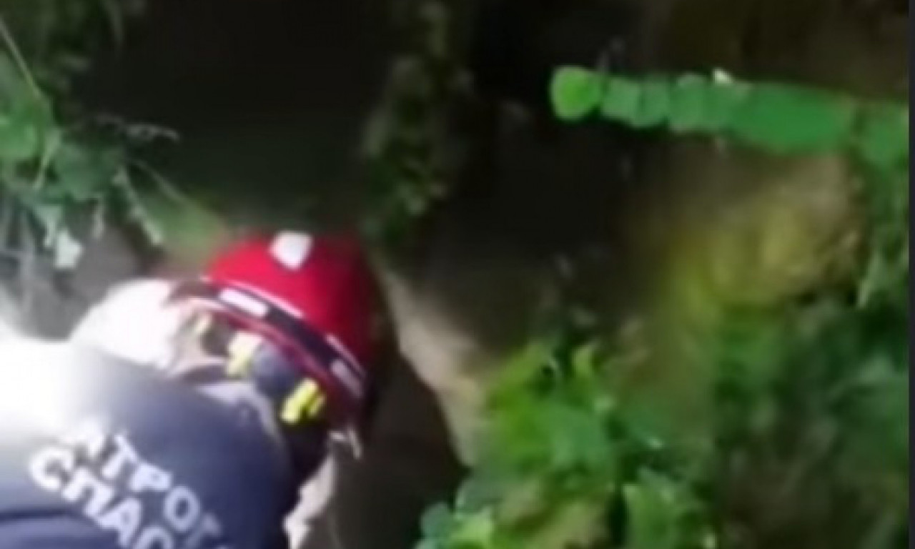 DRAMA KOD VALJEVA! Muškarac upao u jamu duboku 20 metara (VIDEO)