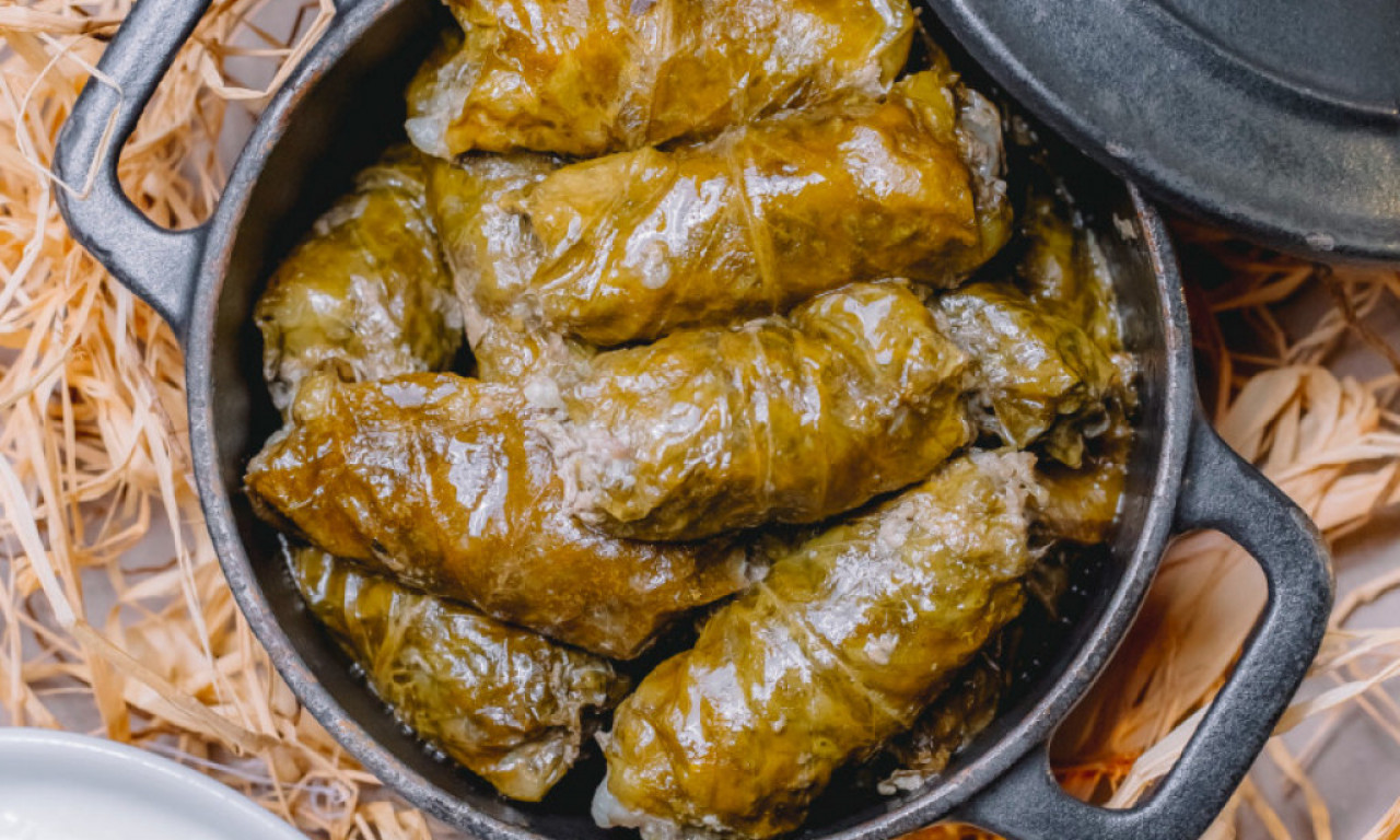 POSNE SARMICE SA ŠAMPINJONIMA Tradicionalni recept u modernom ruhu koji miriše na toplinu doma