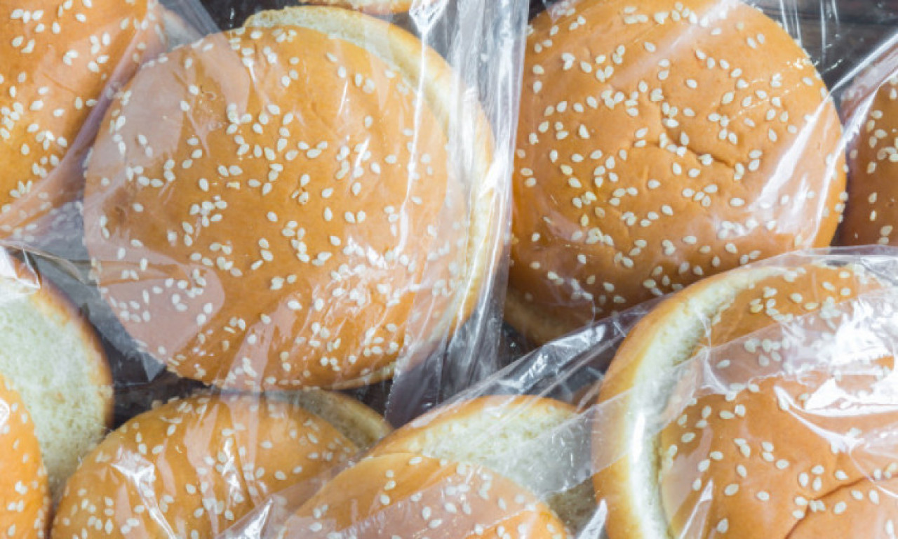 NE STAVLJAJTE HLEB U KESU! Stari trik domaćica koji produžava svežinu