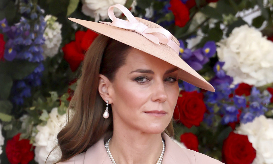 JEDNA JE KRALJICA, KOME NIJE JASNO?  Modni okršaj Kejt Midlton i Brižit Makron koji će se pamtiti!