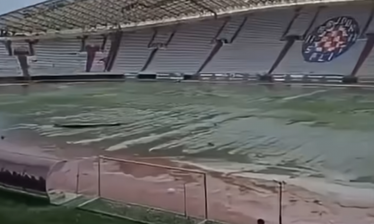 DA JE NEKO BIO NA TRENINGU, POGINUO BI! Evo šta je ostalo od stadiona Hajduka posle oluje - ovo budi jezu (VIDEO)
