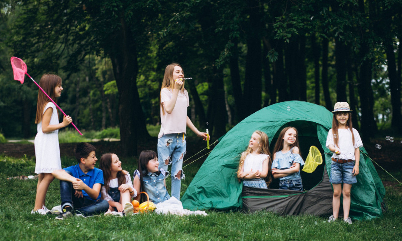 NEMA NI BAKE NI DEKE, A VI RADITE? Evo gde sa decom tokom letnjeg raspusta – letnji kampovi su spas! (CENE)