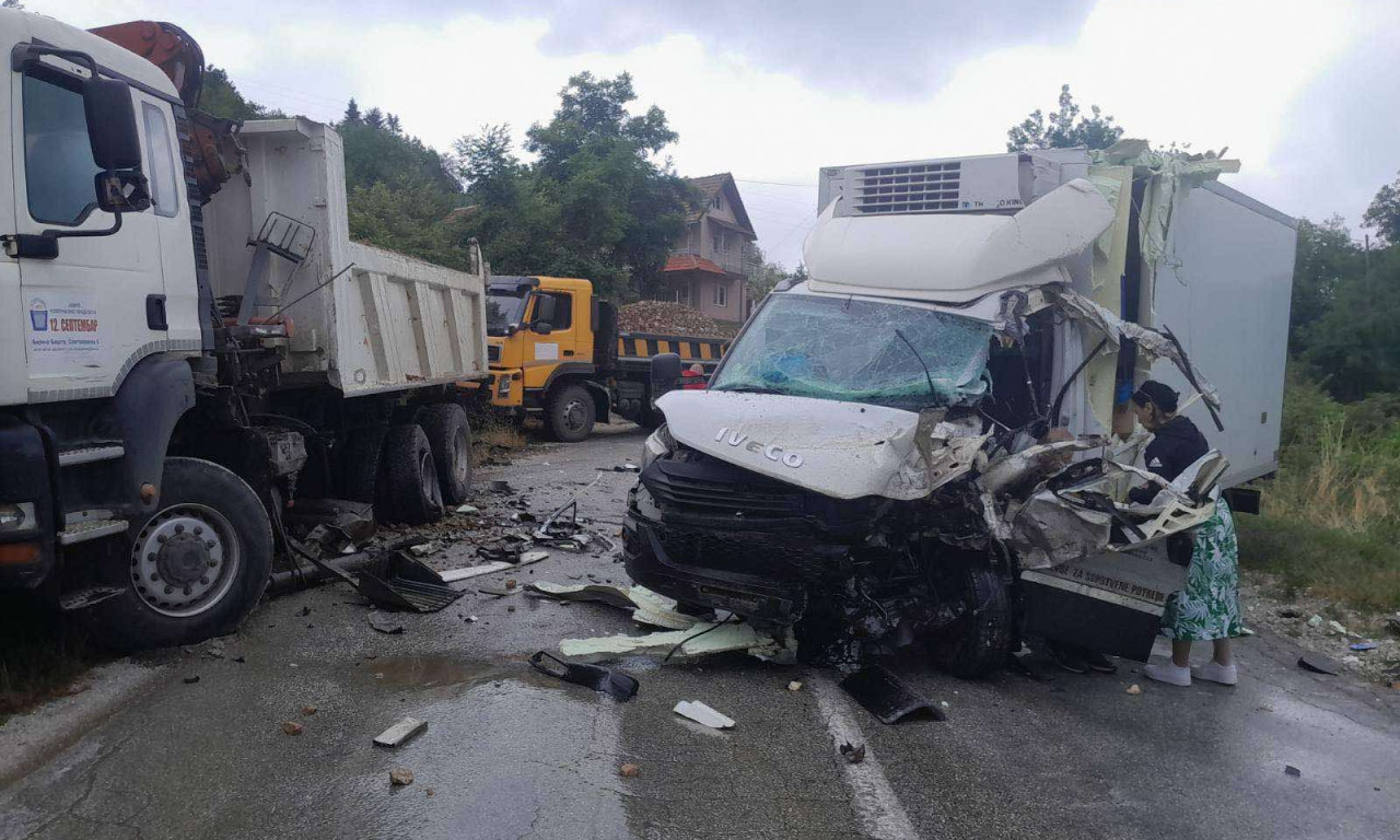 POTPUNO SMRSKAN KAMION, PRIZORI SU STRAVIČNI! Žestok sudar dva teretnjaka preko Kadinjače (FOTO)