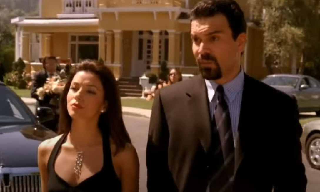 FANOVI SERIJE "OČAJNE DOMAĆICE" U SUZAMA Preminuo tvorac scena za kojima su Srpkinje ludele