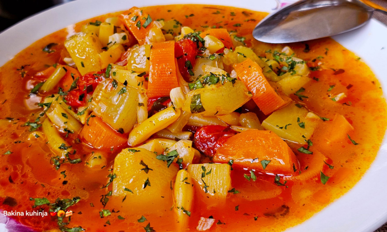 NAJZDRAVIJI RUČAK ZA CEO DAN Varivo od boranije, tikvica i krompira – lagano, jeftino i puno ukusa!