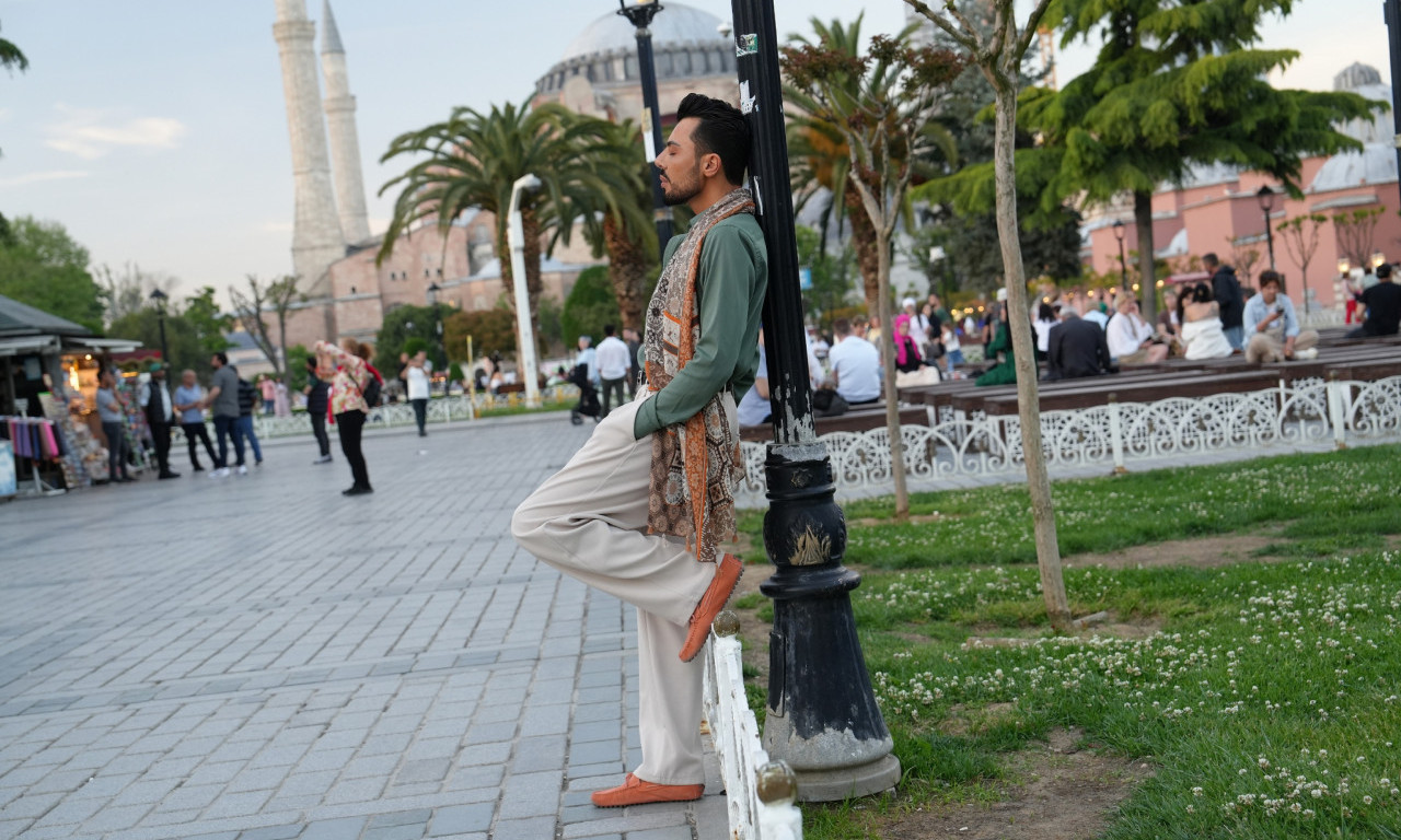 NA DAN PREMIJERE BLOKIRAO SAOBRAĆAJ U BEČU: Pevač imao saobraćajnu nezgodu u centru prestonice Austrije! (VIDEO)