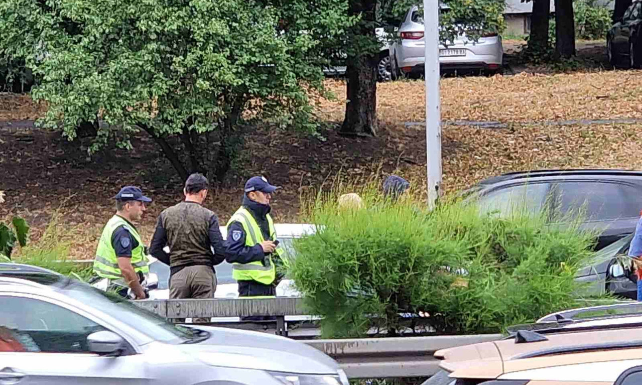 LANČANI SUDAR KOD SAVA CENTRA Sudarila su se tri vozila, saobraćaj u kolapsu (FOTO)