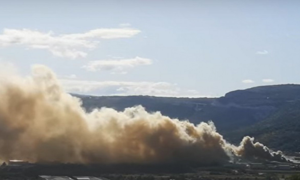 GORI POZNATA FABRIKA Deo Mostara u oblaku crnog dima (VIDEO)