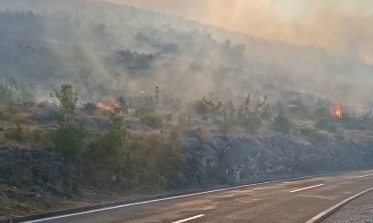VATRENA STIHIJA GUTA OSTRVO U HRVATSKOJ! Buktinju gase dva kanadera