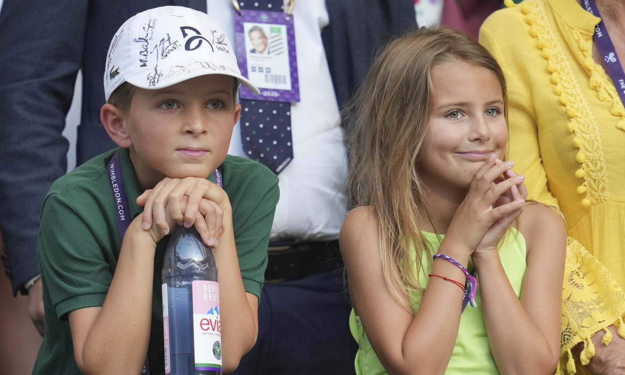 KO SE SVE OD TENISERA NALAZI NA KAČKETU ĐOKOVIĆEVOG SINA STEFANA Tari jedno ime posebno znači (FOTO)