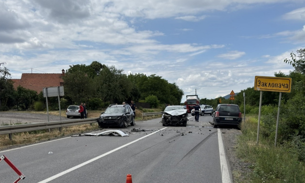 STRAVIČNI PRIZORI UDESA KOD VRNJAČKE BANJE Vozila smrskana, delovi razbacani po putu, ima povređenih (FOTO)