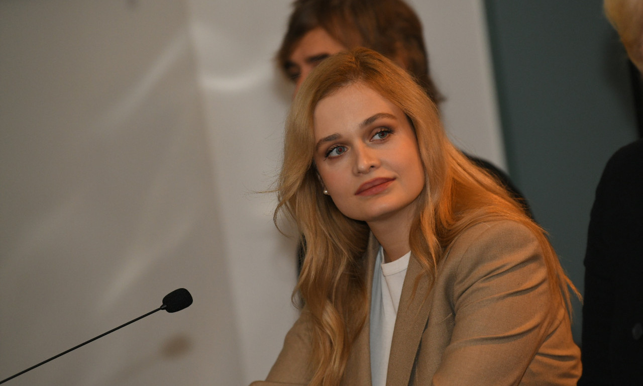 DRAMA U URGENTNOM! ĆERKA ANICE DOBRE PRIMLJENA U TEŠKOM STANJU: Posle ubrizgavanja anestezije u nos Mini se slošilo!