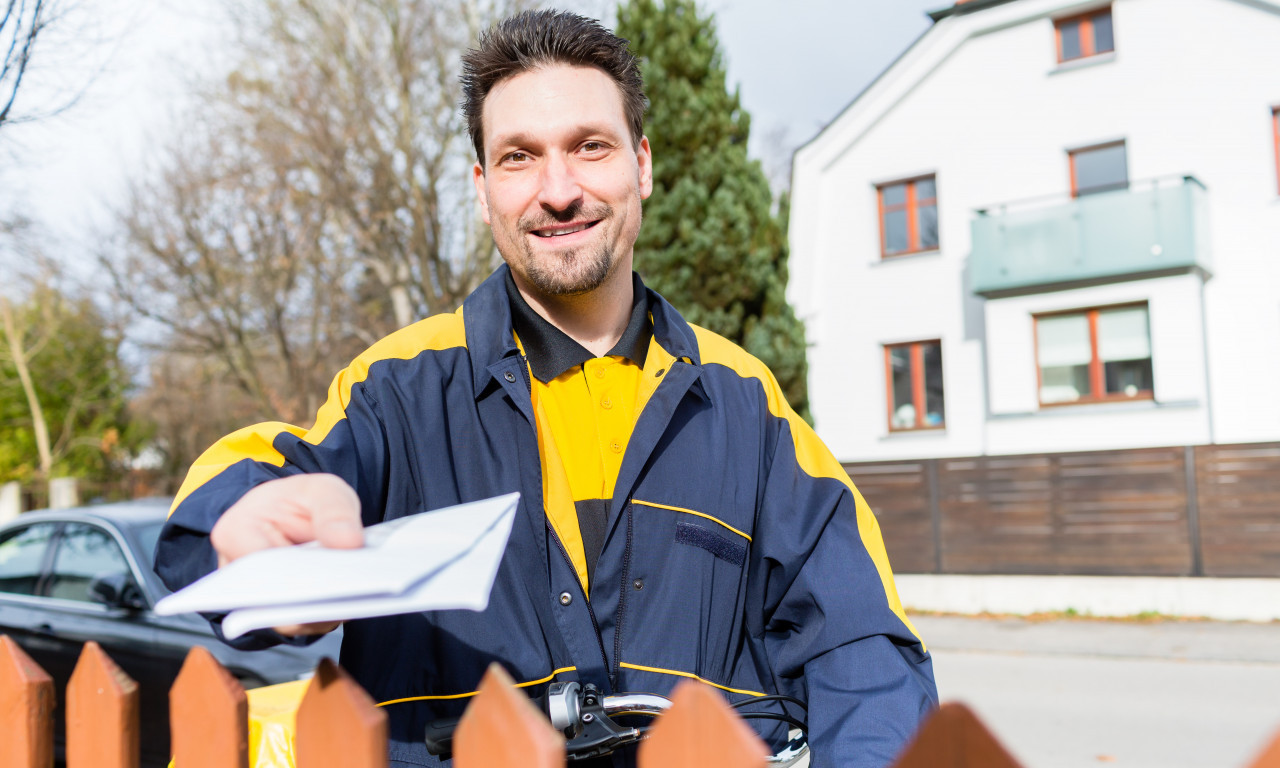 UKIDA SE ISPLATA PENZIJA NA RUKE: Evo kako da vam novac ipak stigne i koji građani treba posebno da obrate pažnju