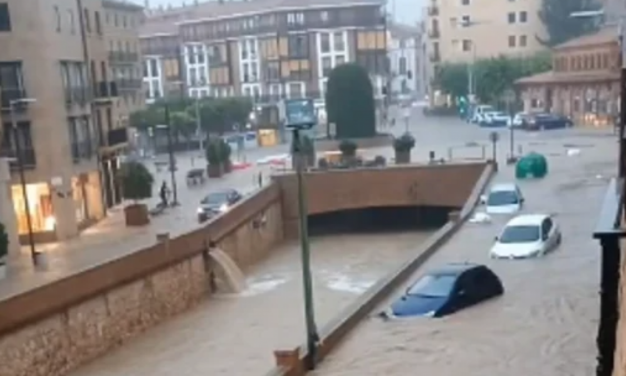 SAOBRAĆAJ PARALISAN, BOLNICE NE MOGU DA PRIMAJU PACIJENTE! Katastrofalne poplave u Španiji - prizori bude jezu (VIDEO)