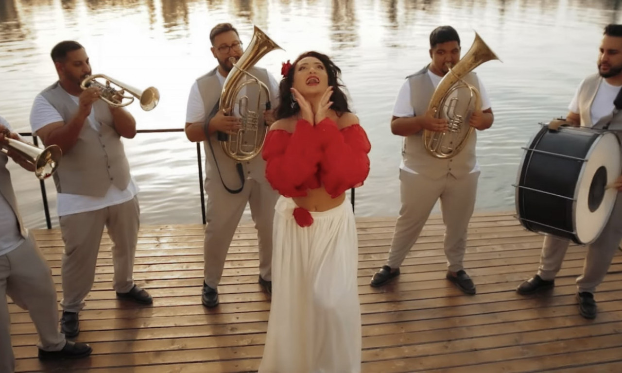 RUMUNSKA ZVEZDA OBRADILA HIT "BATO BRE"” Pevačica poručuje: "Srpska muzika mi struji kroz vene!" (VIDEO)