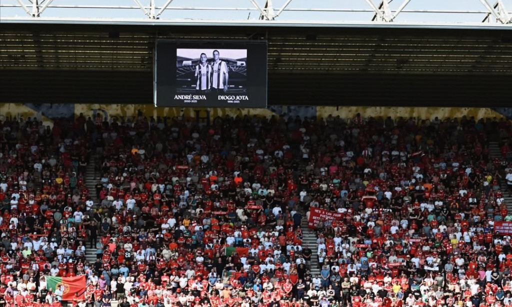 PRVA UTAKMICA LIVERPULA BEZ ŽOTE: Preston šmekerski odao počast Diogi i Andreu