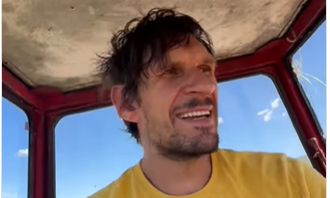 URNEBESAN SNIMAK BOBANA MARJANOVIĆA: Košarkaš seo u traktor, "poterao" mašinu, pa zapevao hit Radeta Jorovića! (VIDEO)