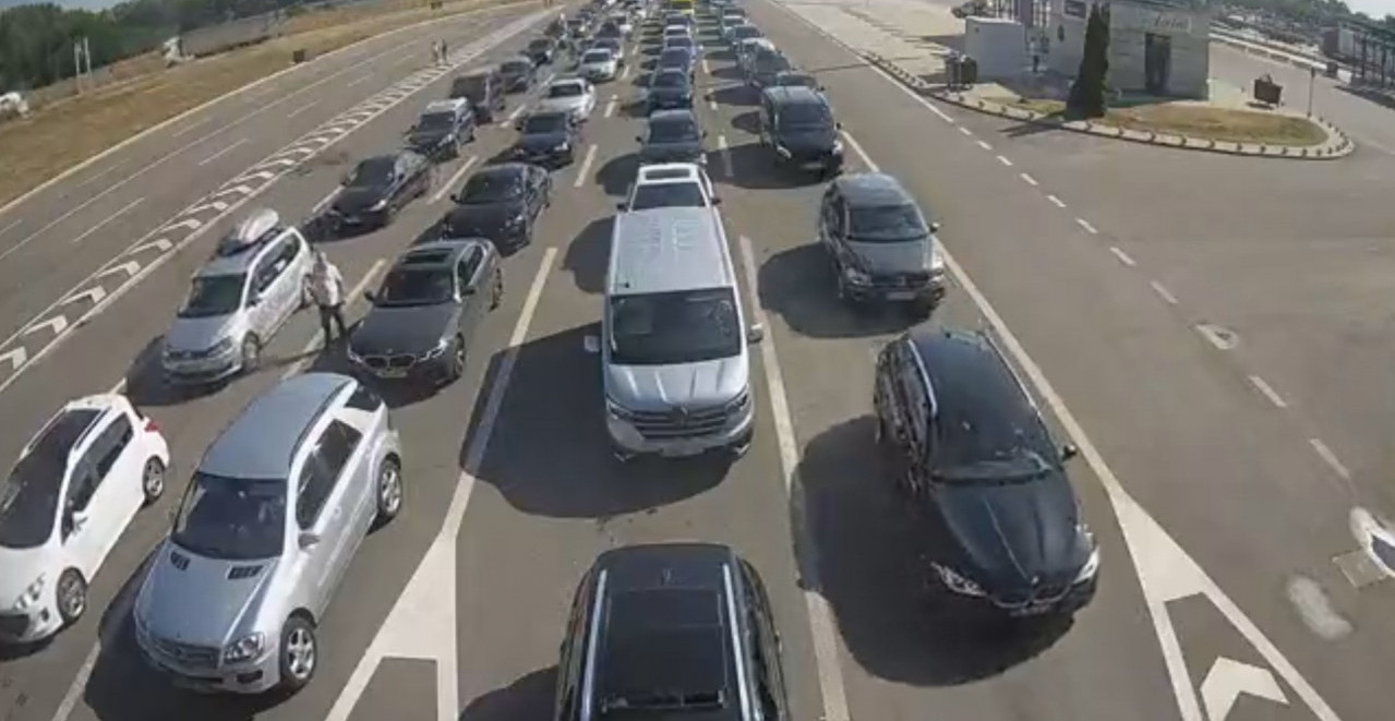 OVIM VOZAČIMA TREBA PUNO STRPLJENJA Na granici čekaju pet sati