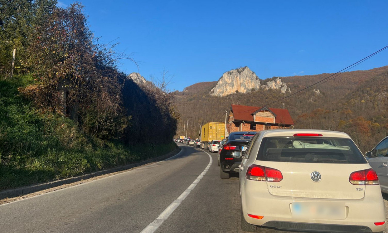 EGZODUS SRBA U CRNU GORU Kilometarska kolona na ovom graničnom prelazu - izbegavajte ga! (FOTO)
